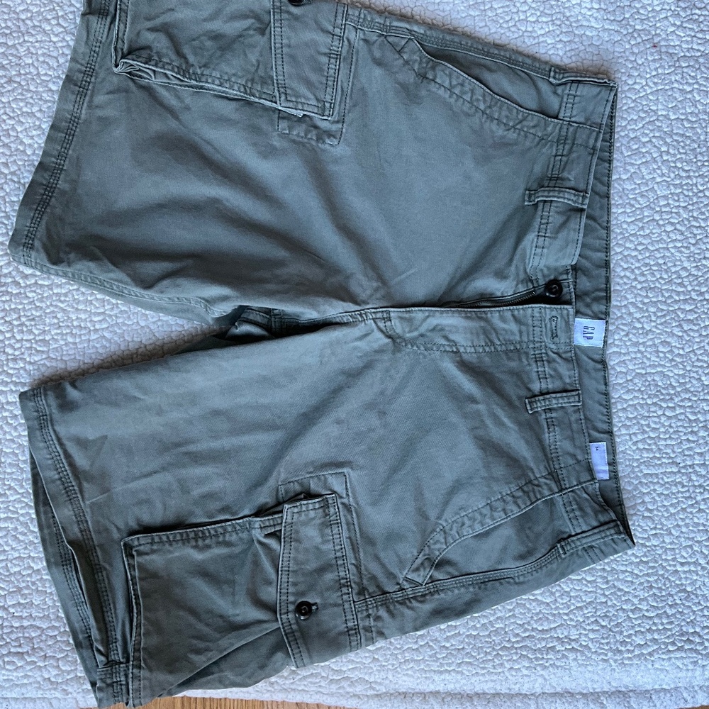 Gap size 34 green short